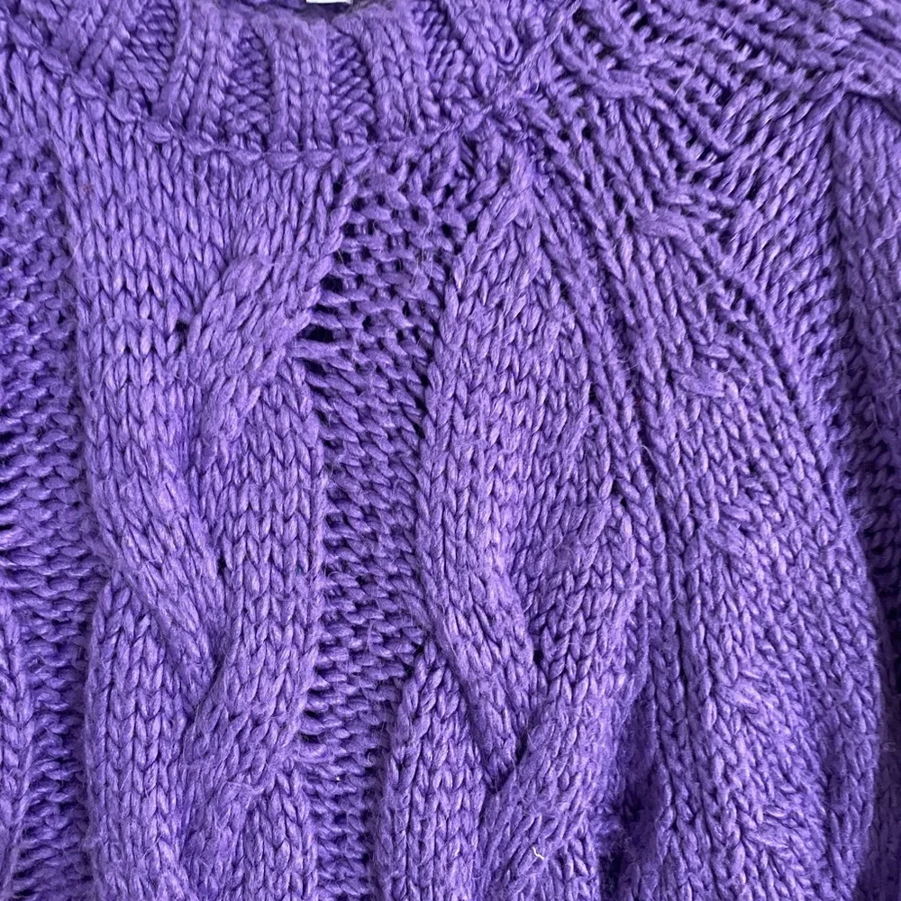 Love, Whit by Whitney Port Purple Chunky Crew Neck Cable Knit Sweater Size Small - Picture 6 of 8